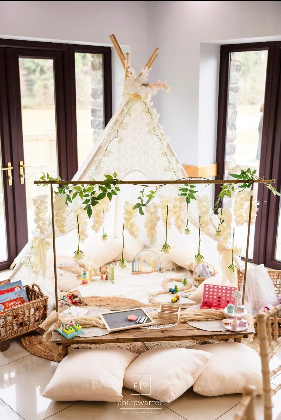 Gold Signage Entertainment Package for Wedding, Events & Party Hire