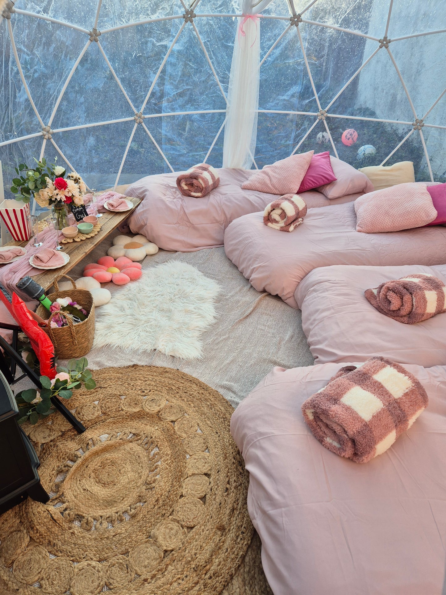 Luxury Igloo Geo-Dome Hire South Wales - Sleepover party