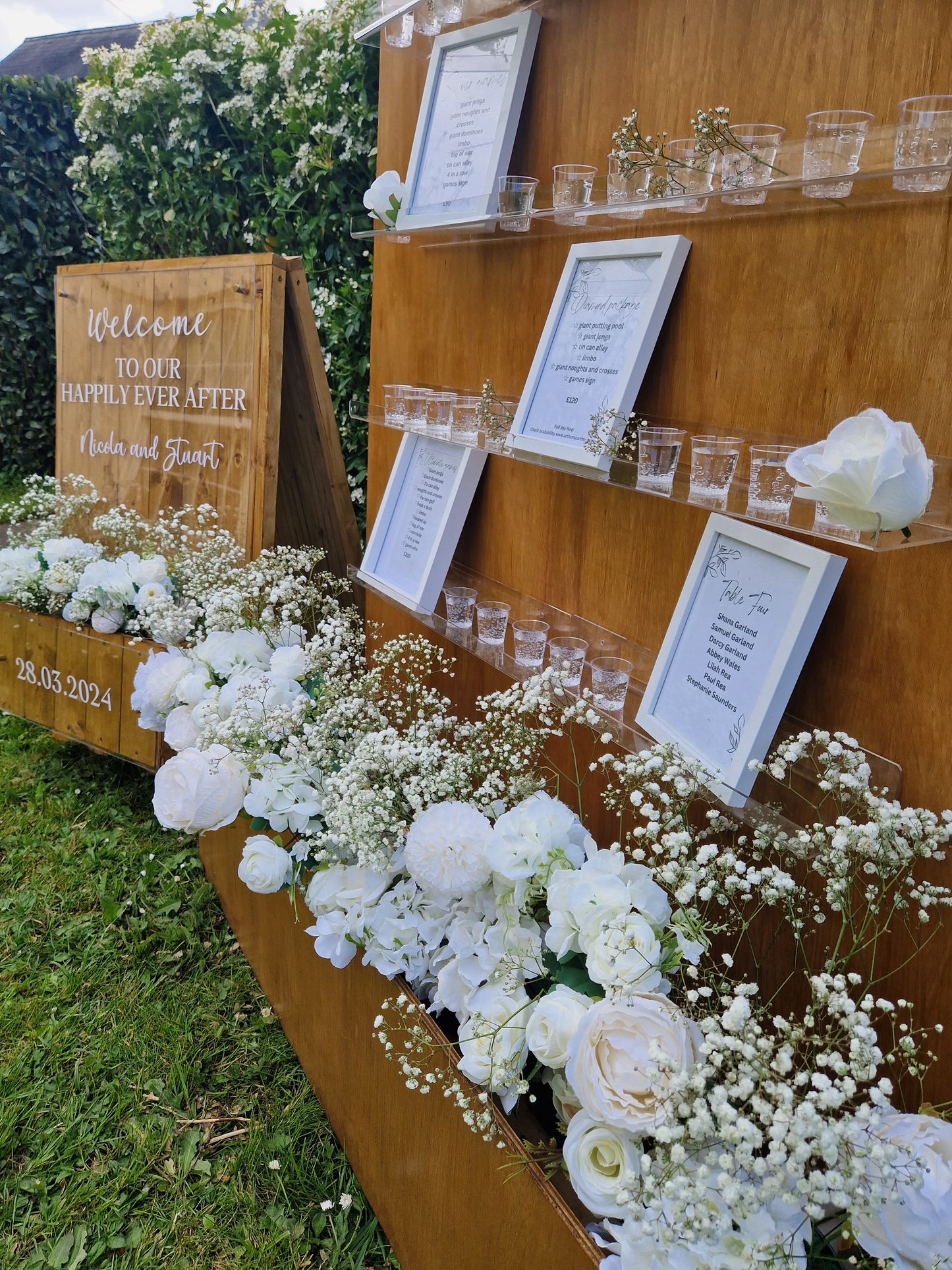 Seating plan, favour flower box wall