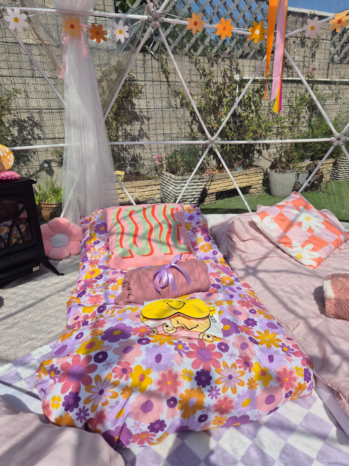 Vibes Luxury Igloo Geo-Dome Hire South Wales - Sleepover party