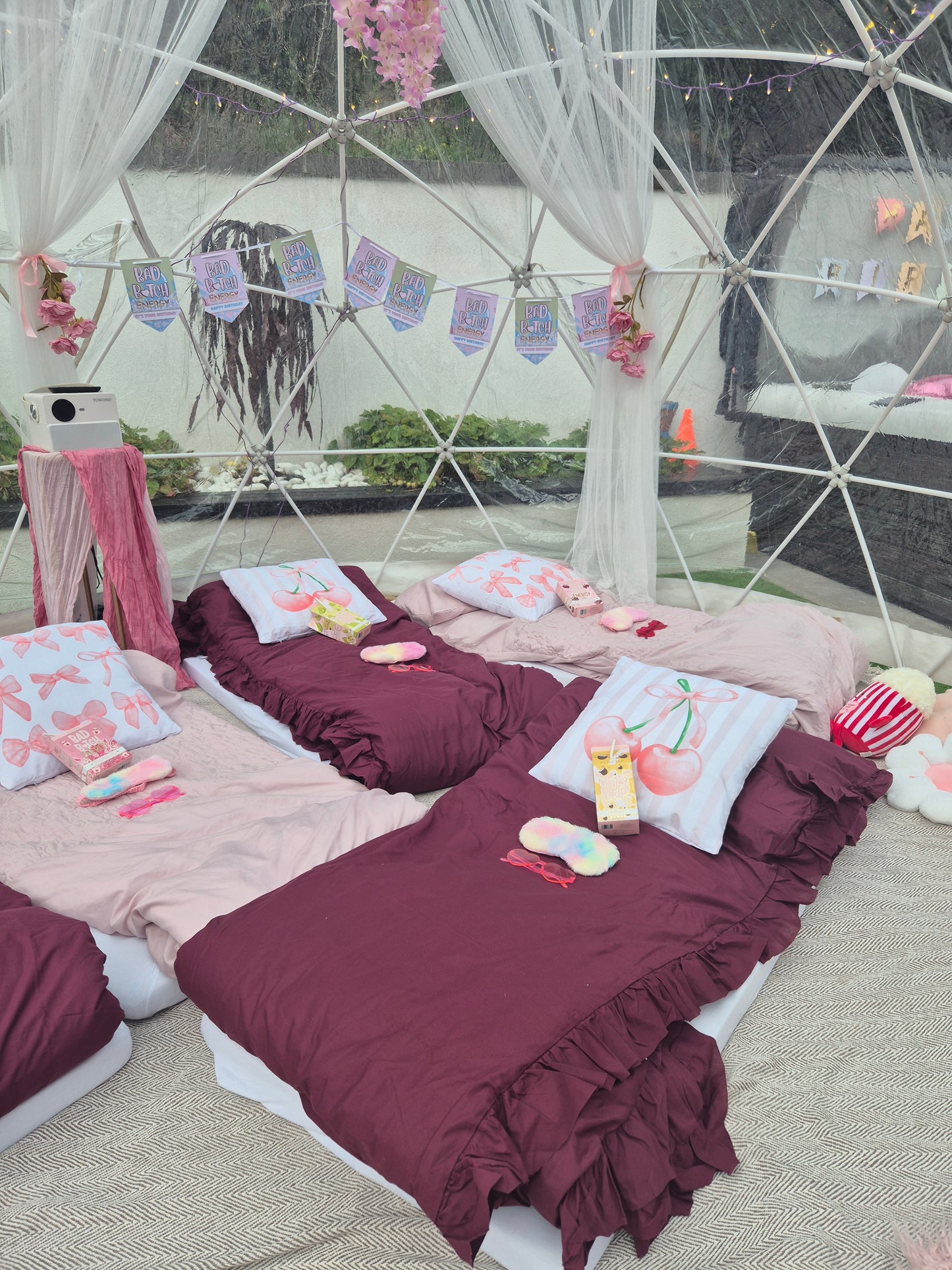 PLouise  Luxury Igloo Geo-Dome Hire South Wales - Sleepover party