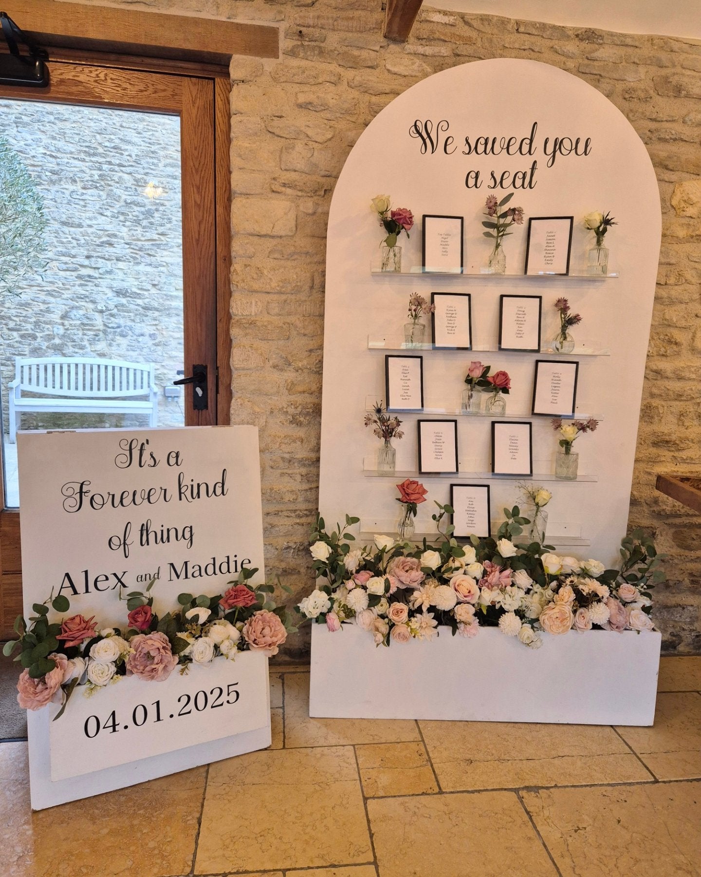 Seating plan, favour flower box wall