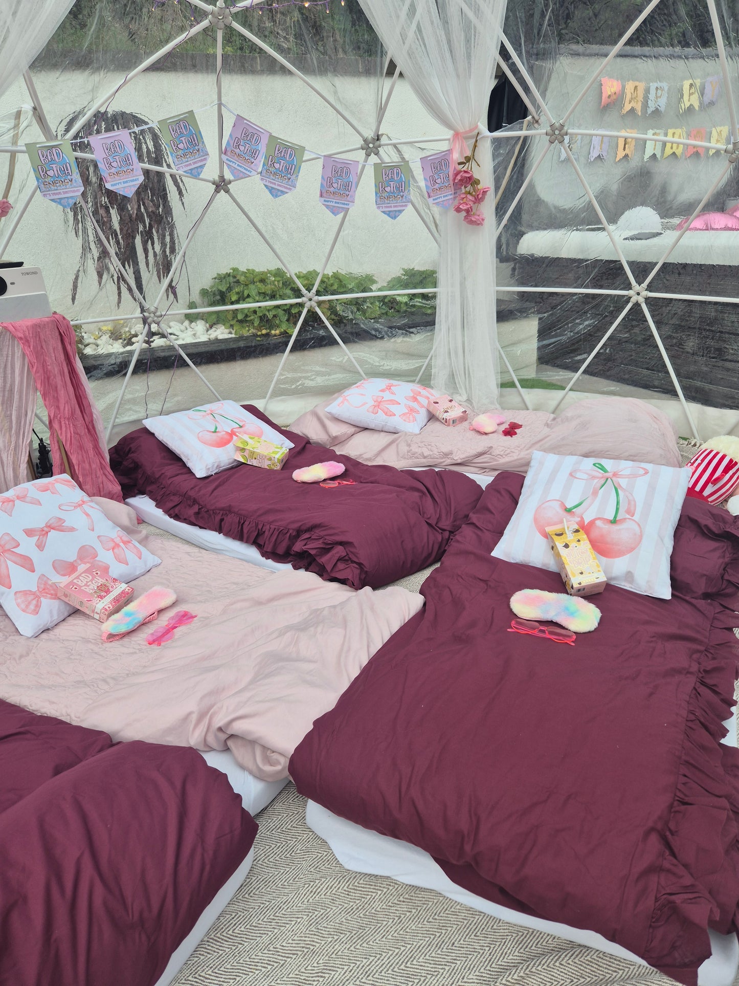PLouise  Luxury Igloo Geo-Dome Hire South Wales - Sleepover party