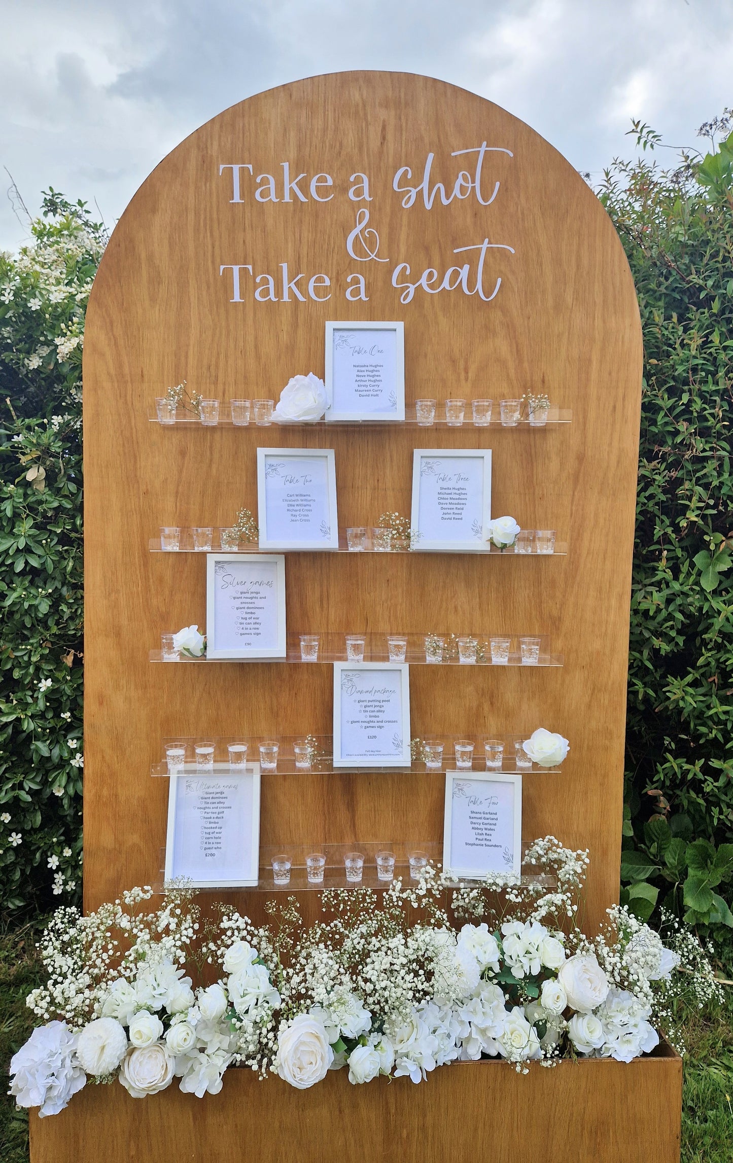 Seating plan, favour flower box wall