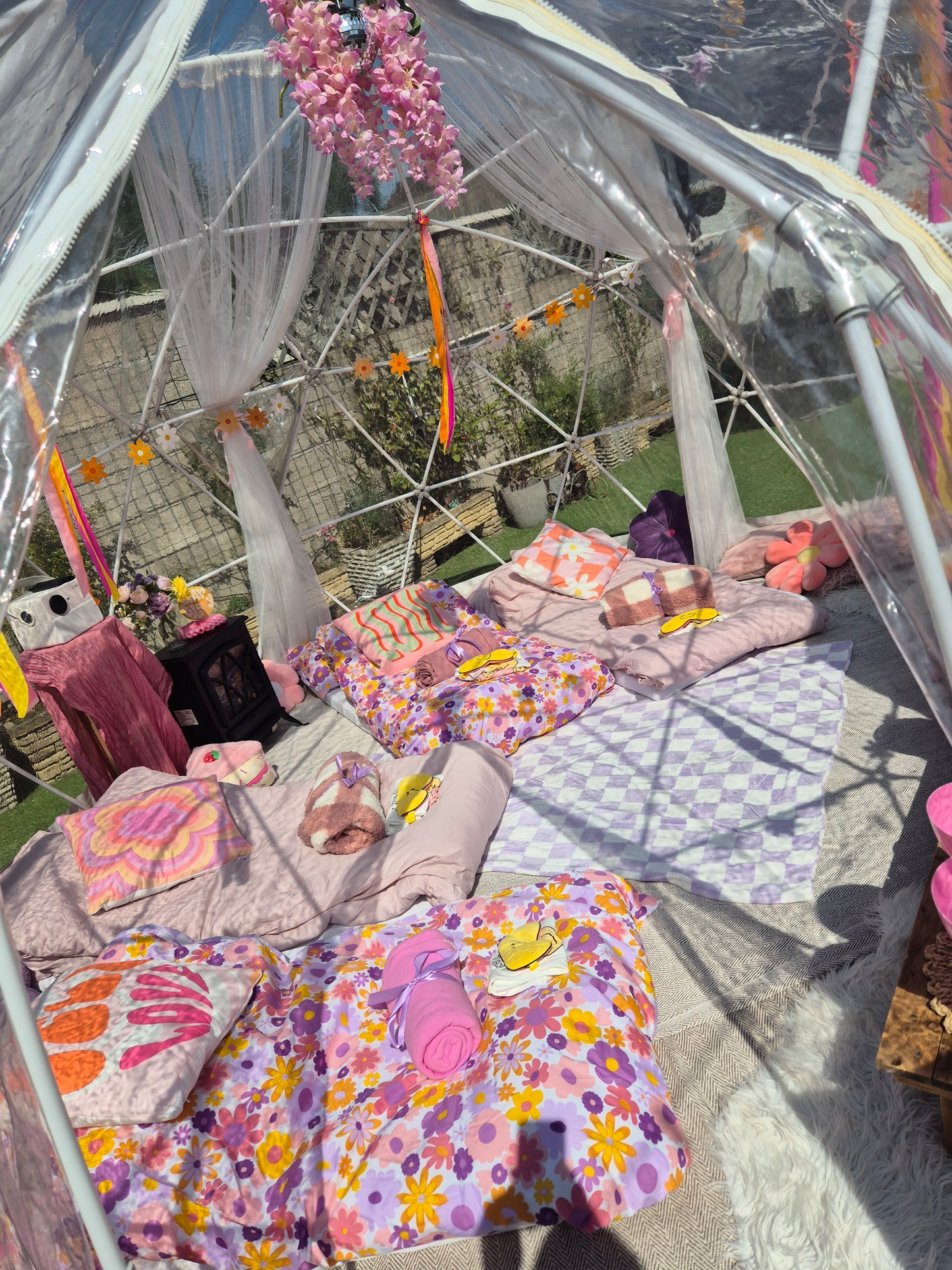 Vibes Luxury Igloo Geo-Dome Hire South Wales - Sleepover party