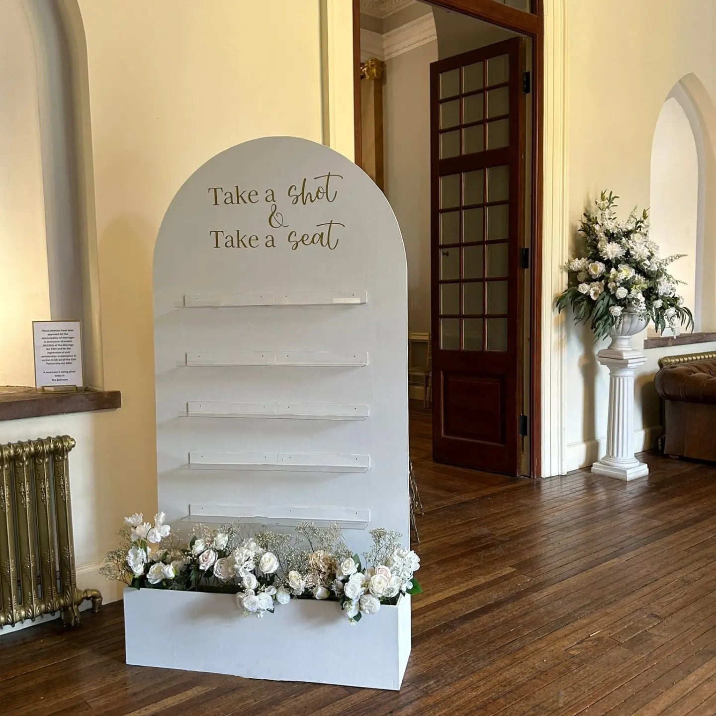 Seating plan, favour flower box wall