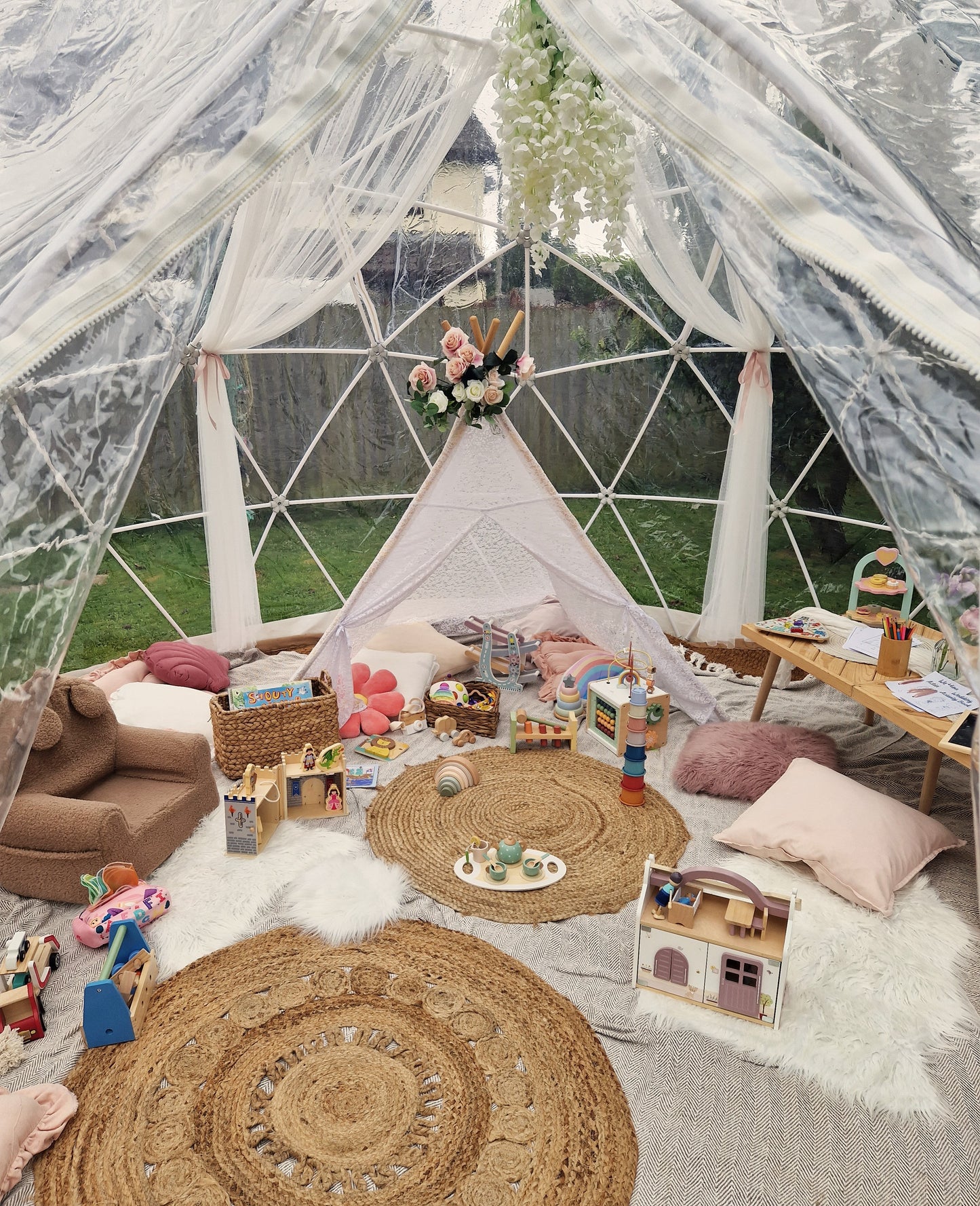 Luxury Igloo Geo-Dome Hire South Wales - Children's VIP sensory/tepee play dome