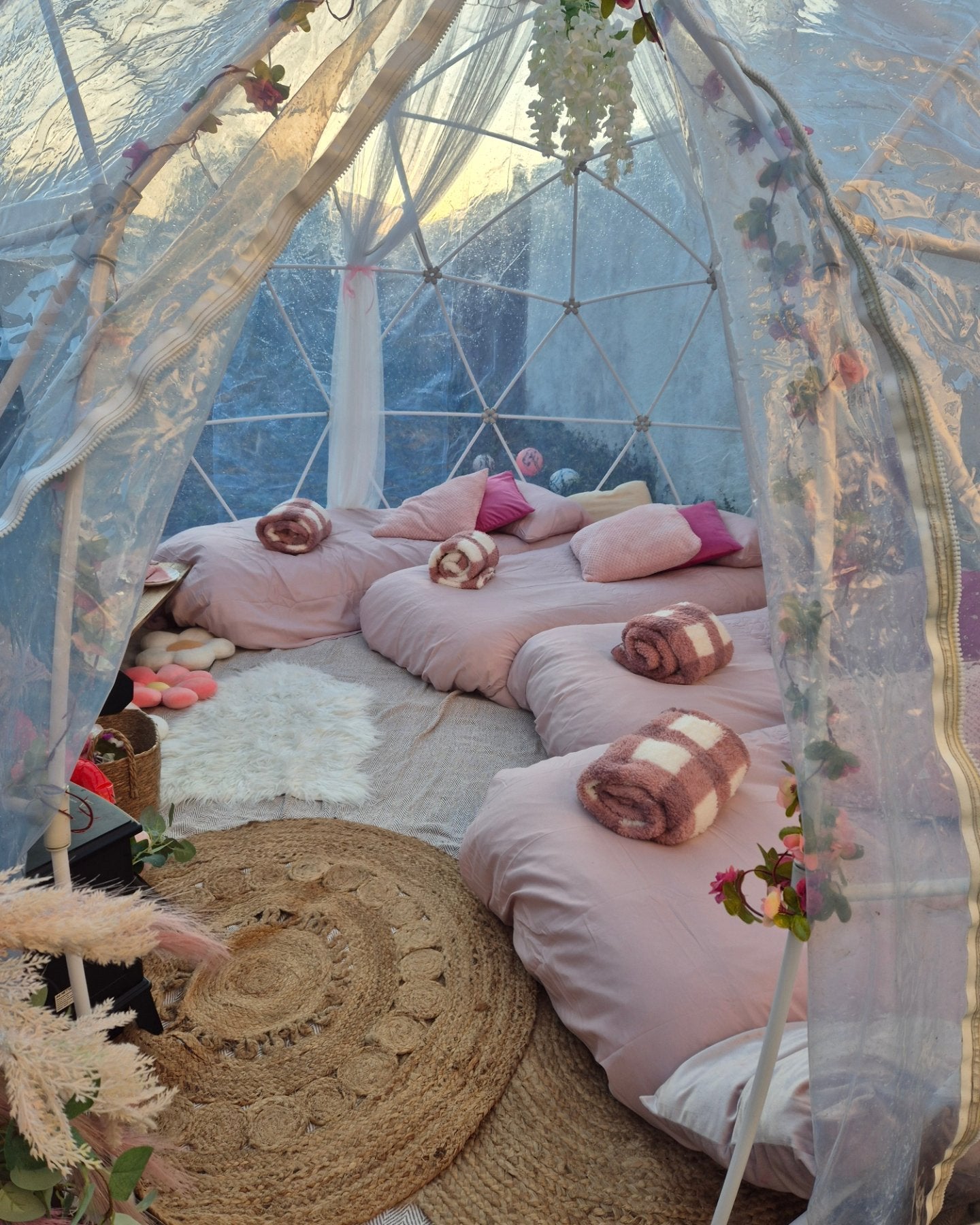 Luxury Igloo Geo-Dome Hire South Wales - Sleepover party