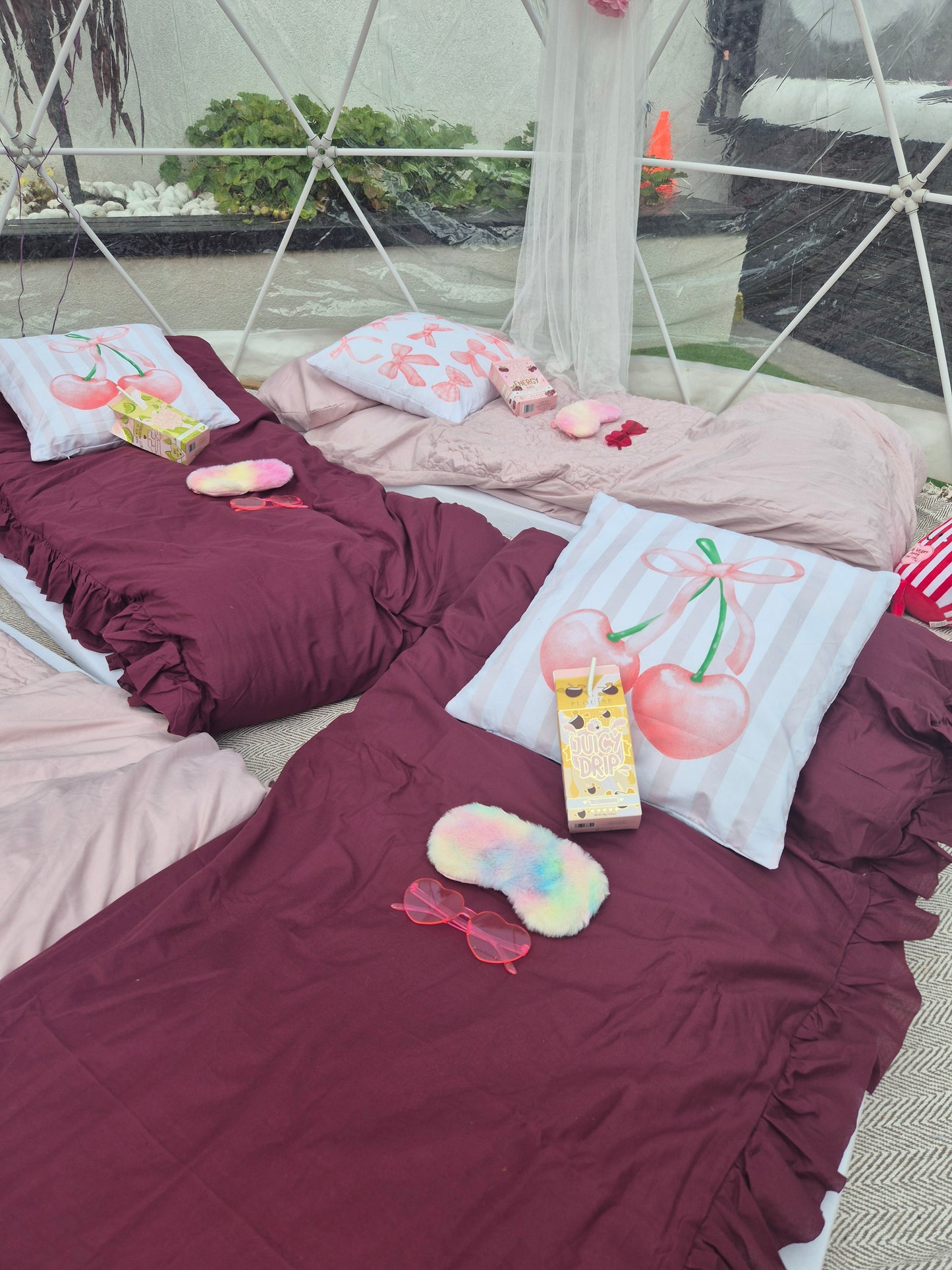 PLouise  Luxury Igloo Geo-Dome Hire South Wales - Sleepover party